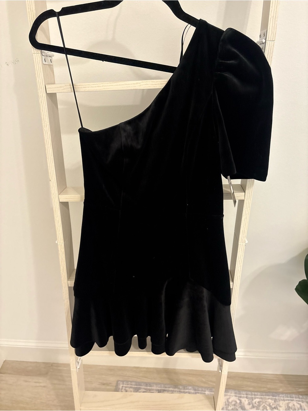 NWT DO+BE Black One-Shoulder Velvet Mini Dress with Puff Sleeve